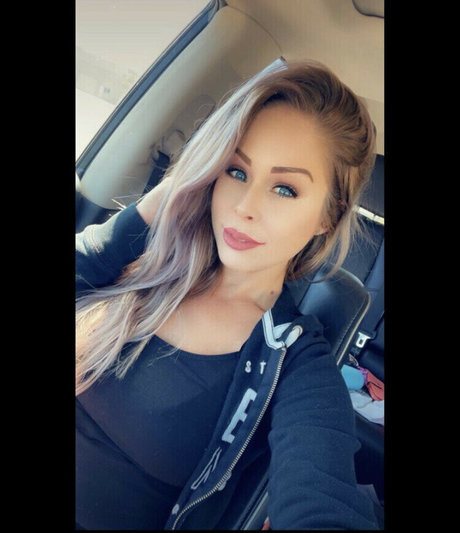 Bombshell522 model photos