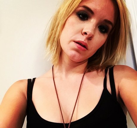 Brea Grant high quality model picture