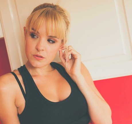 Brea Grant model high quality image