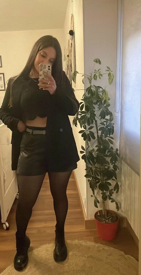 Marlisjun sexy actress pictures