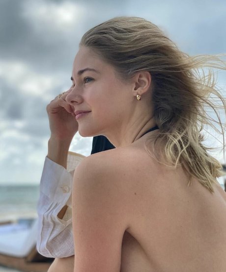 Abigail Klein star top picture