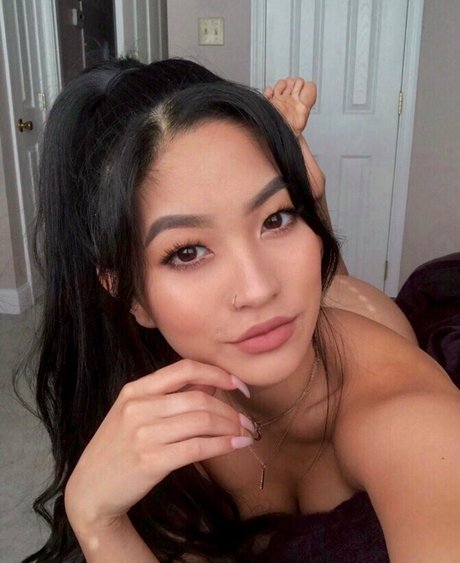 Evedesu erotic actress pic