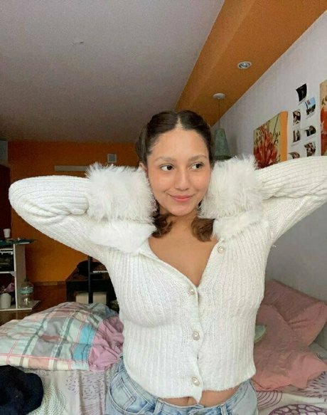 estelagomez hot model archive