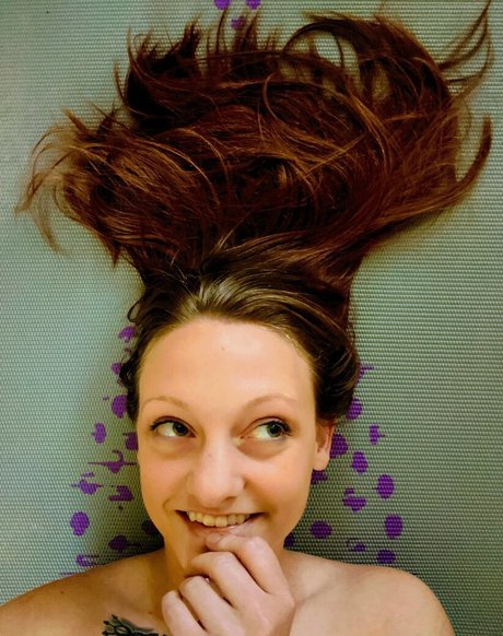 theradicalfox naked model picture