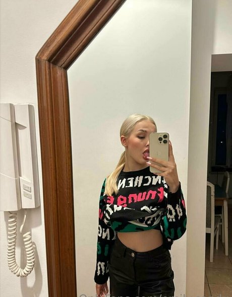 emilycandy1 star nudes pics