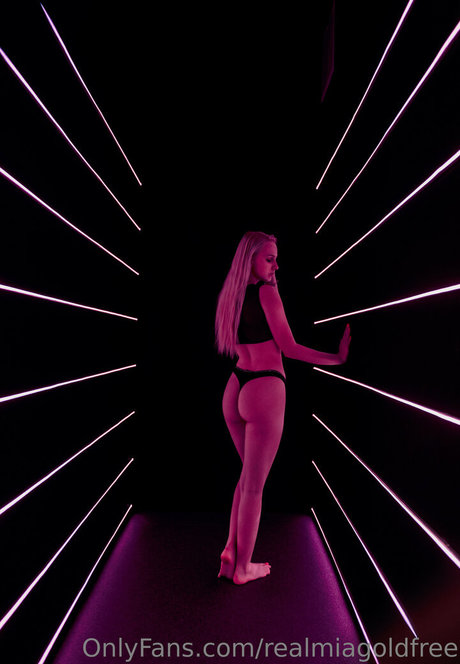 realmiagoldfree pornstar high quality photos