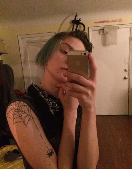 lewdology nude star photo