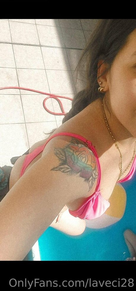 laveci28 model art pic