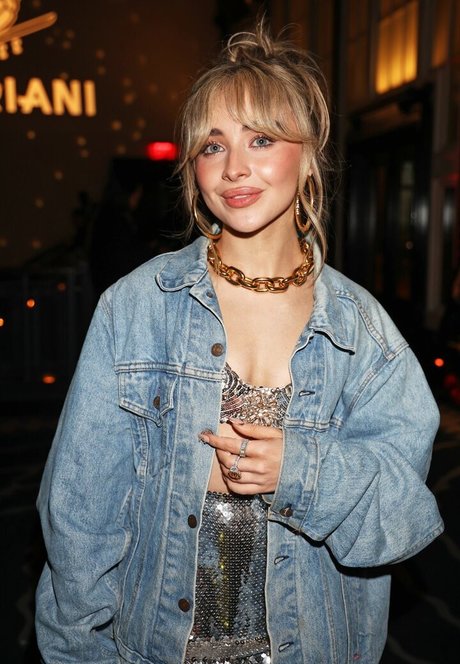 Sabrina Carpenter top actress photos