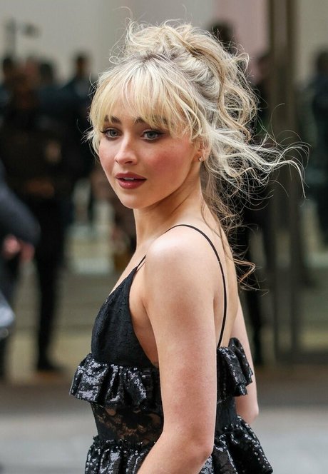 Sabrina Carpenter Profile pic