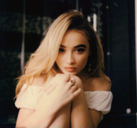Sabrina Carpenter hot star pics