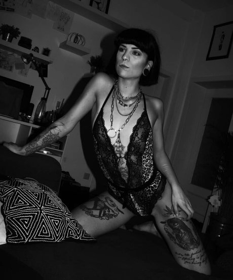 luu nighthawk hot model galleries