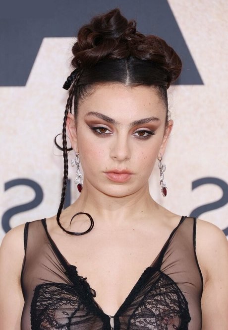 Charli XCX high quality star galleries