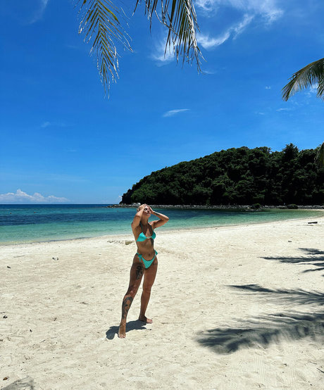 simona a naked star galleries