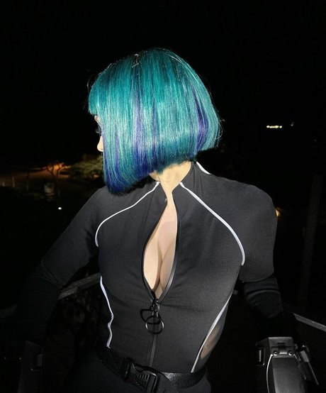 Dove Cameron model high quality image