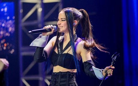 Dove Cameron high quality star archive