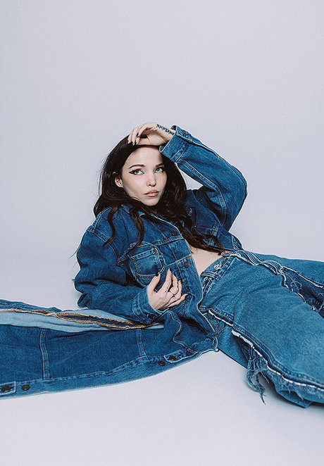 Dove Cameron free pornstar images