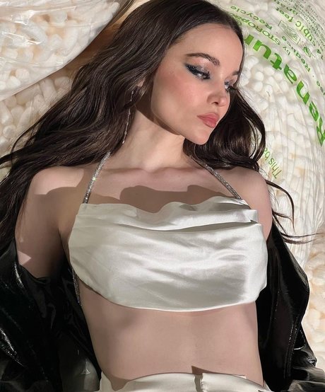 Dove Cameron Profile pic