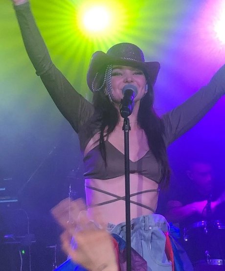 Dove Cameron hd pornstar image