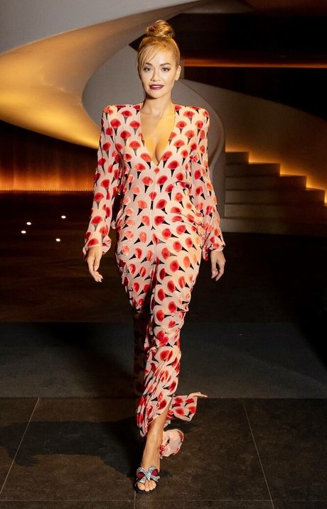 open legs onlyfans sexy naked images