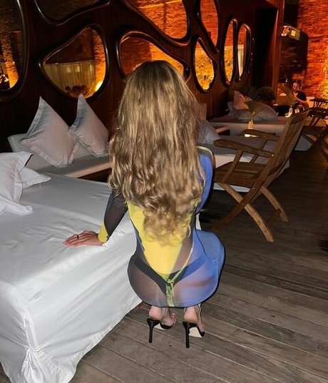 Rita Ora nudes model photo