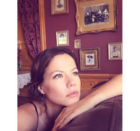 Tammin Sursok model beautiful pictures