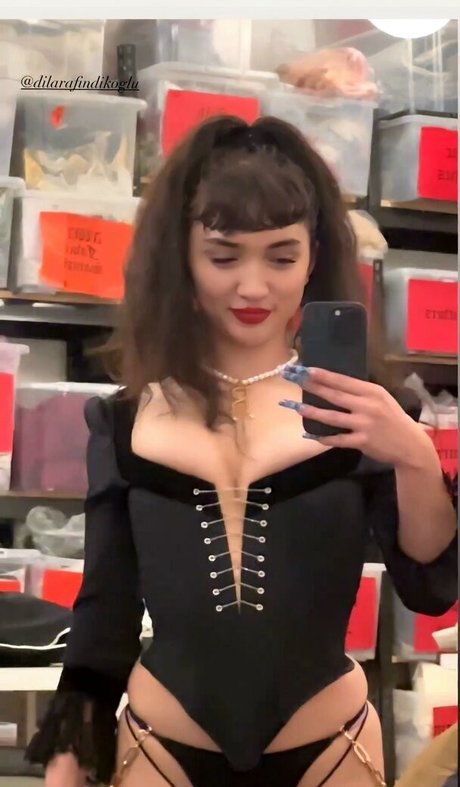 Rowan Blanchard nude actress photos