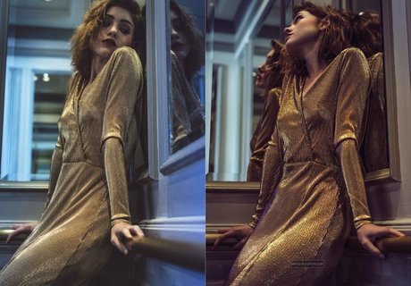 Natalia Dyer hot model picture