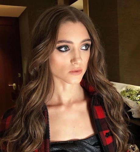 Natalia Dyer model xxx img