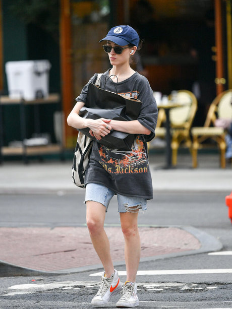 Natalia Dyer star sexy photos