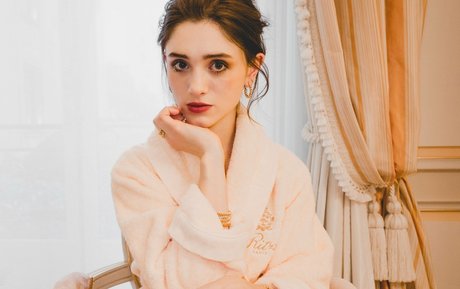 Natalia Dyer star exclusive photos