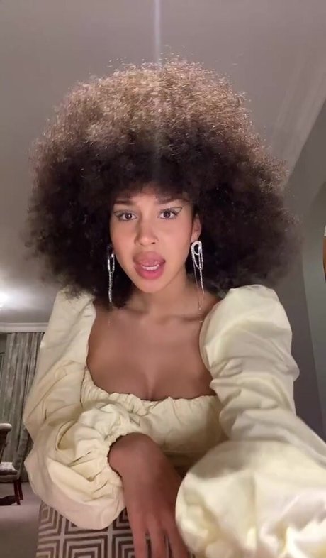 Sofia Wylie naked pornstar img