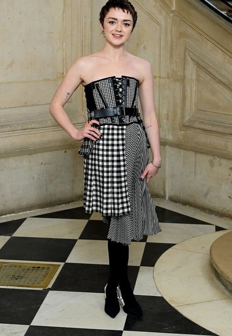 Maisie Williams hot pornstar pics