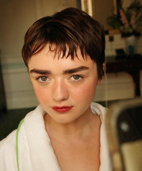 Maisie Williams model adult pics
