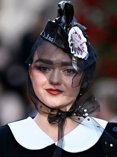 Maisie Williams star hot photos