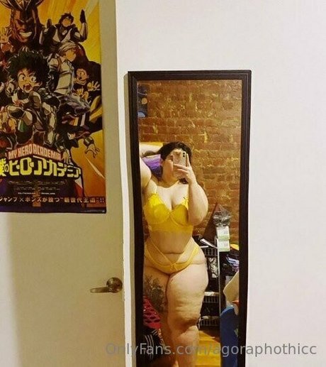 agoraphothicc naked actress image