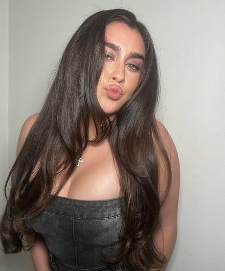 Lauren Jauregui star erotic picture