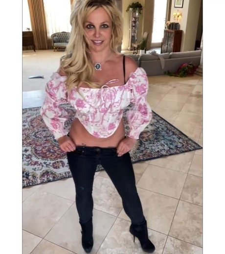 flat chested onlyfans exclusive pics