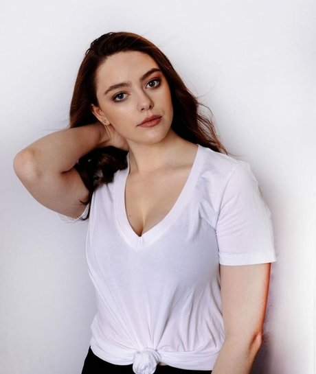 lesbian fingering onlyfans porno gallery