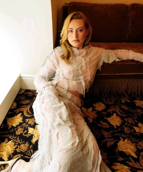 Amelia Dimoldenberg star best photo