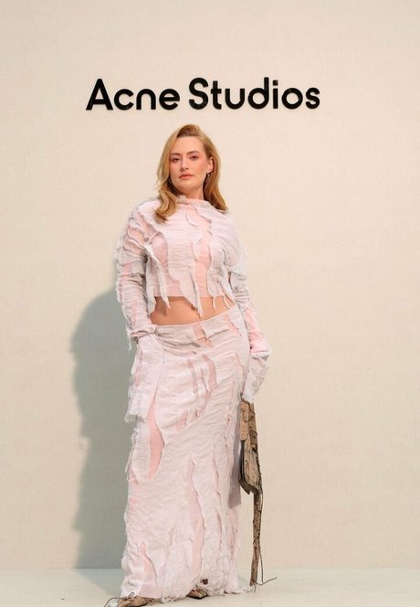 Amelia Dimoldenberg beautiful model gallery