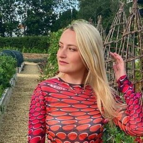 Amelia Dimoldenberg sexy actress img