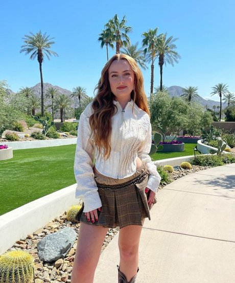 Amelia Dimoldenberg actress photo