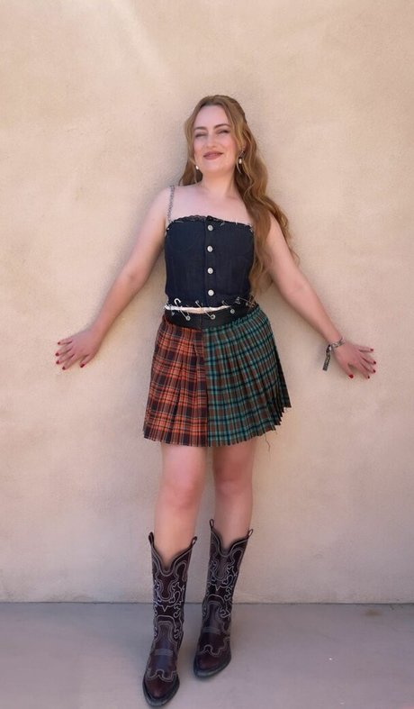 Amelia Dimoldenberg art star img