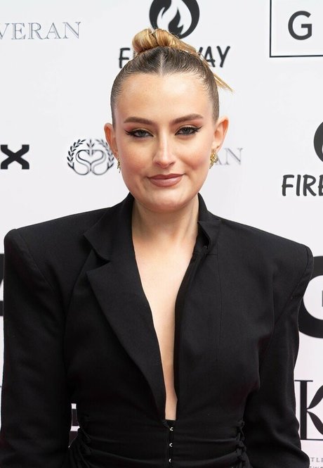 Amelia Dimoldenberg star xxx photos