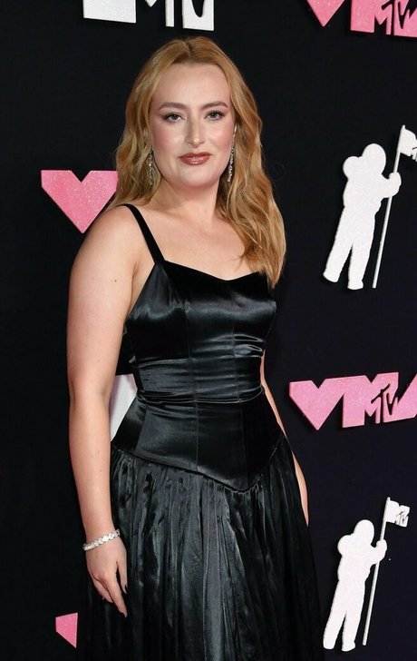 Amelia Dimoldenberg star top gallery