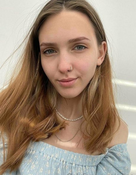 e lina art pornstar image