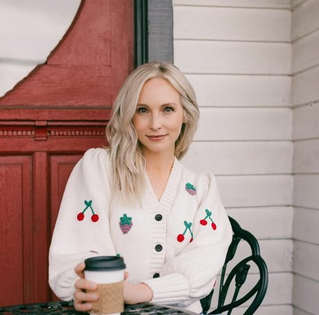 Candice King star free gallery