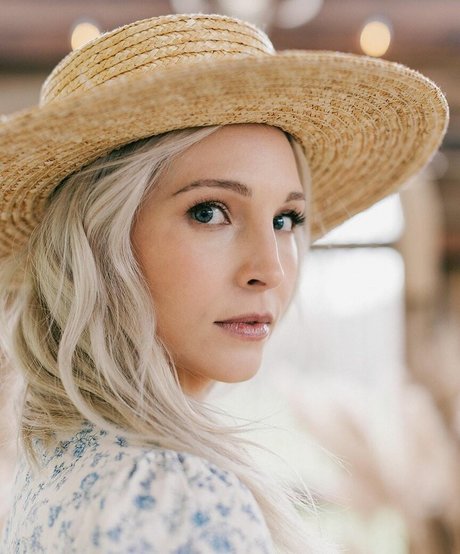 Candice King star perfect pics