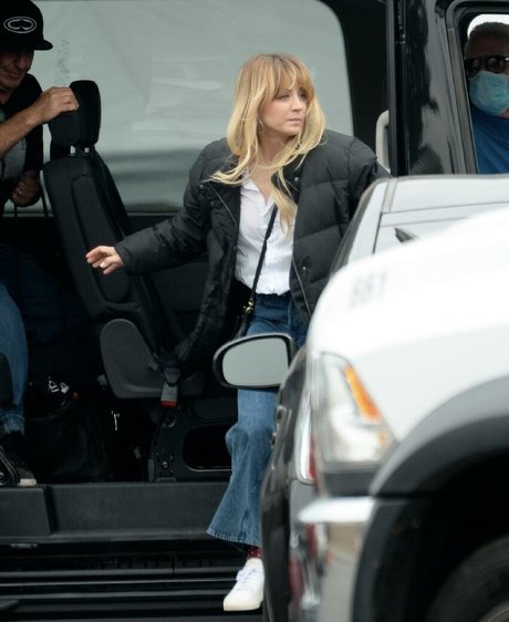 Kaley Cuoco model adult photos